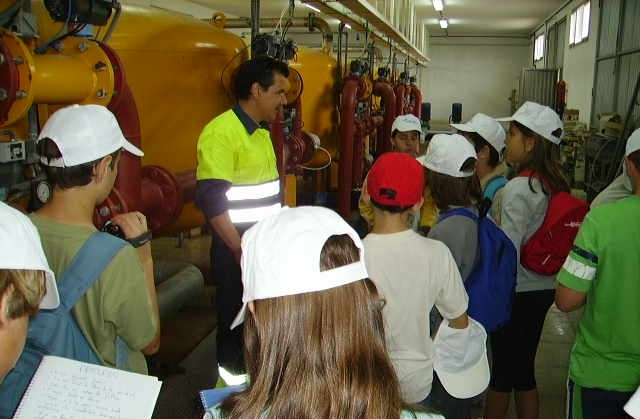 La calidad del servicio y las jornadas educativas en Cataluña, en el Informe de RSC de aqualia