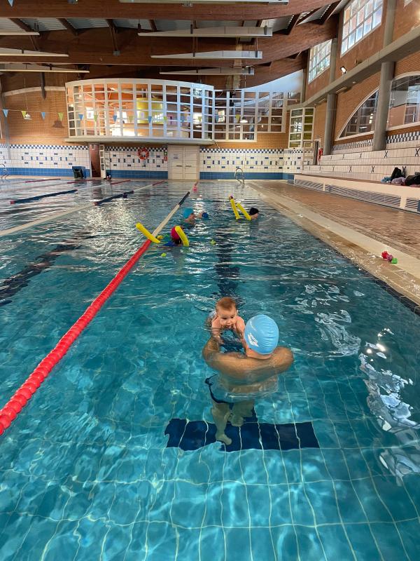 La piscina cubierta municipal de Linares inaugura nueva temporada