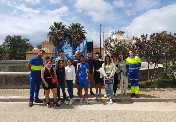 Estudiantes del grado de Planta Química del IES Mediterráneo visitan la depuradora de La Línea