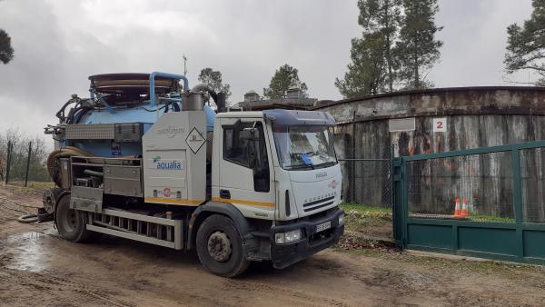 Limpieza de los depósitos municipales de agua potable de Anglès