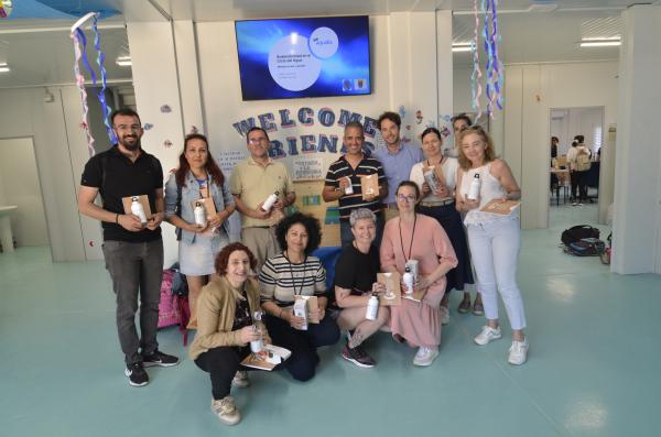 Profesorado de diferentes nacionalidades visita la planta potabilizadora de agua de Els Poblets (Alicante)