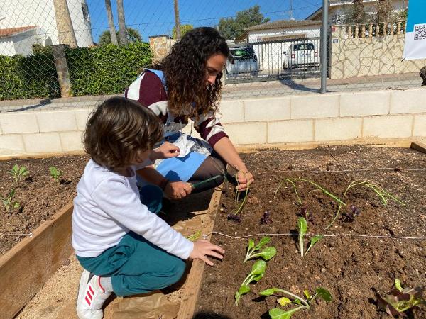 Aqualia y el CEIP Ausias March de Els Poblets ”se plantan” por la igualdad