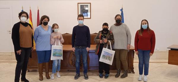 Dos escolares de Dénia premiados en el Concurso Digital de Dibujo de Aqualia