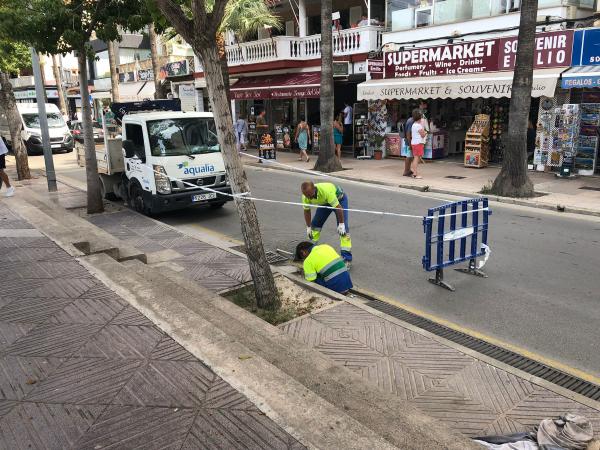 Aqualia limpia la red de aguas pluviales de la Avenida Miramar de Llucmajor para evitar inundaciones ante las posibles lluvias