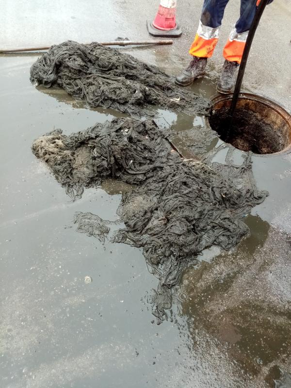 Aqualia recuerda que tirar toallitas húmedas al inodoro provoca atascos en la red de alcantarillado de Callosa de Segura