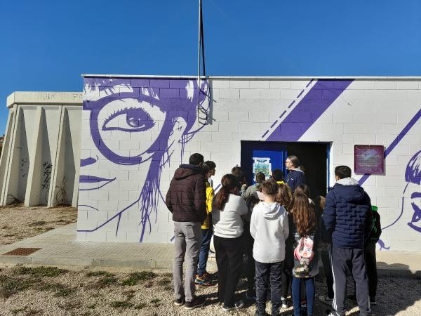 Alumnos de 6º de la escuela Ull de Vent visitan el depósito de agua del Prioratde La Bisbal del Penedès