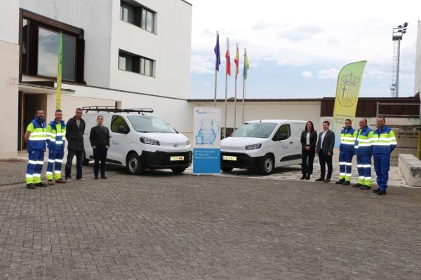 El Servicio Municipal de Agua de Santa Cruz de Bezana apuesta por el medioambiente con la incorporación de 2 vehículos eléctricos a su flota