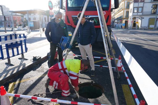 El Ayuntamiento de Eivissa continúa con las mejoras de la red de saneamiento y esta semana ha comenzado el sellado de cinco pozos de agua para evitar la intrusión marina