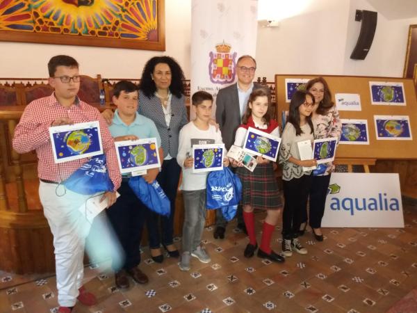 Foto de familia de todos los finalistas premiados por Aqualia en Jaén